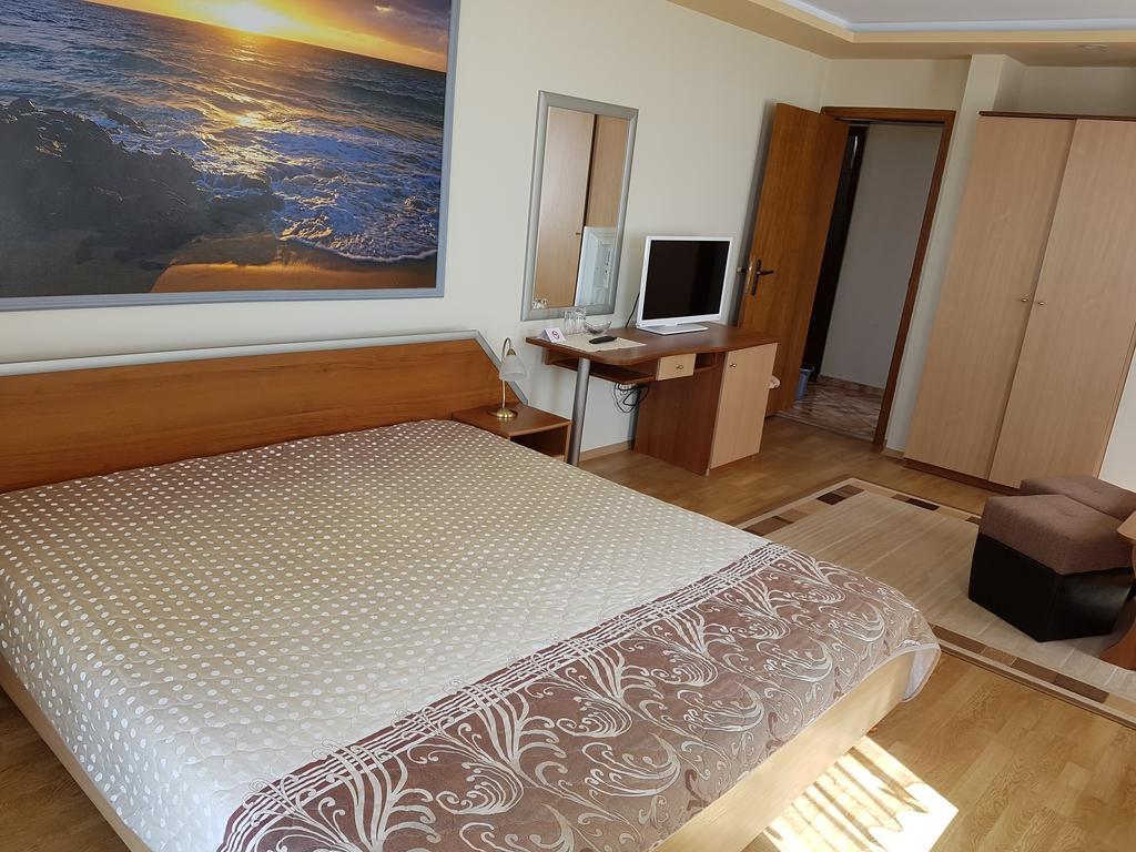Guest House Ianis Paradise نيسيبار المظهر الخارجي الصورة