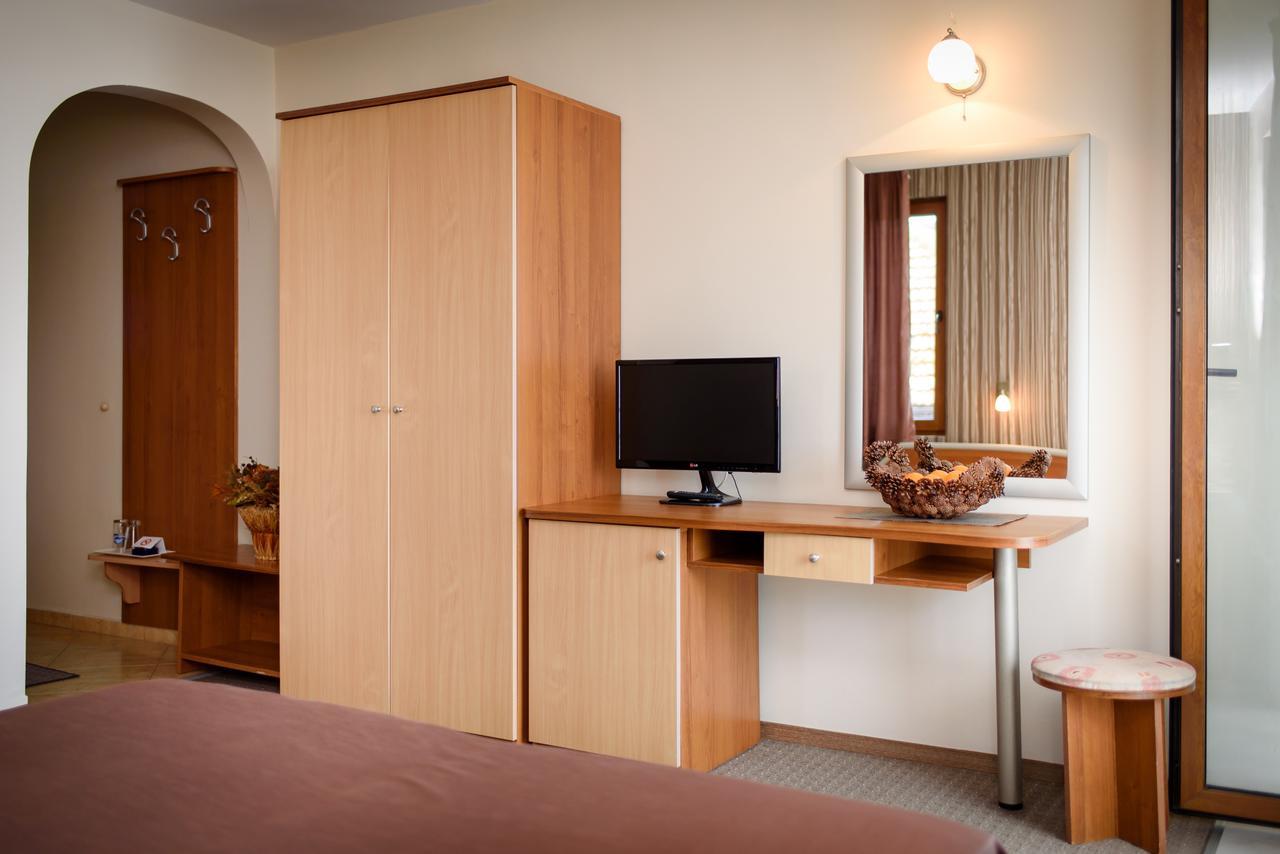 Guest House Ianis Paradise نيسيبار المظهر الخارجي الصورة